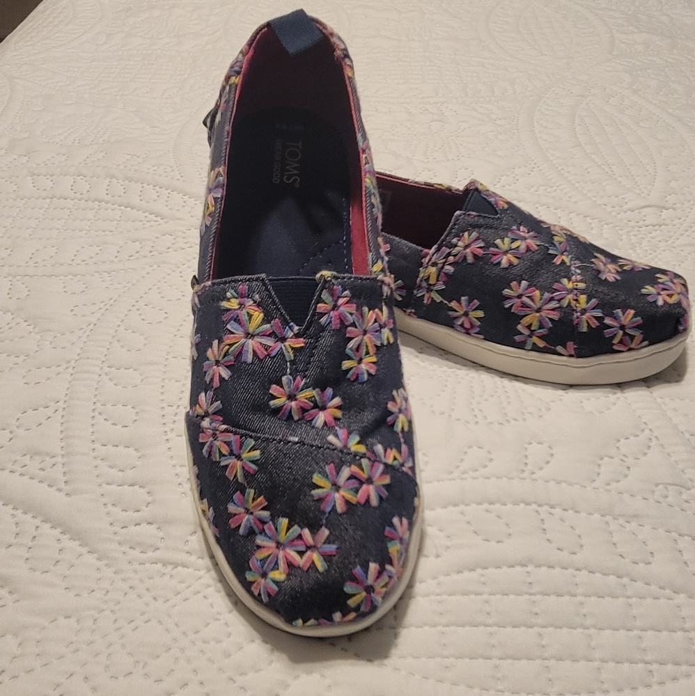 TOMS Floral Navy Embroidered Slip-On Shoes